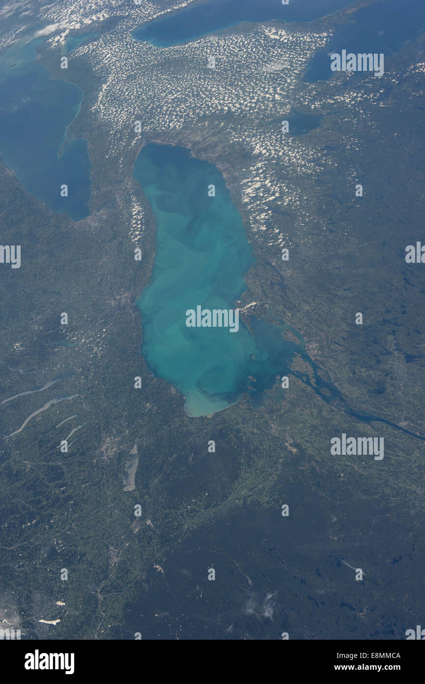 23 août 2013 - Vue de l'espace mettant en évidence un merlan en fin d'été événement visible dans une grande partie du lac Ontario. De tels événements sont Banque D'Images