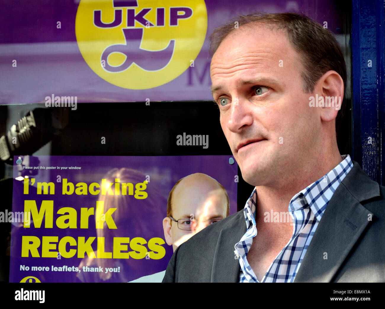 Douglas Carswell MP à Rochester pour ouvrir un nouveau bureau sur la rue principale et de l'appui de l'avant de marque téméraire l'élection partielle en novembre Banque D'Images