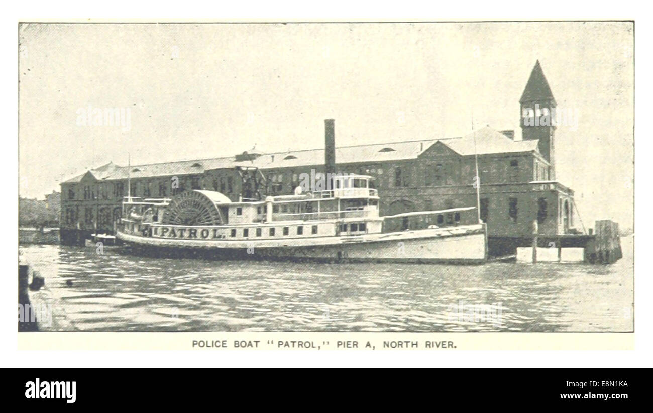 Une illustration vintage du bateau de police « patrouille » à l'Embarcadère A sur la rivière Nord. Le dessin illustre la conception du bateau et son rôle dans le maintien de la loi et de l'ordre sur la rivière au début du XXe siècle. Banque D'Images