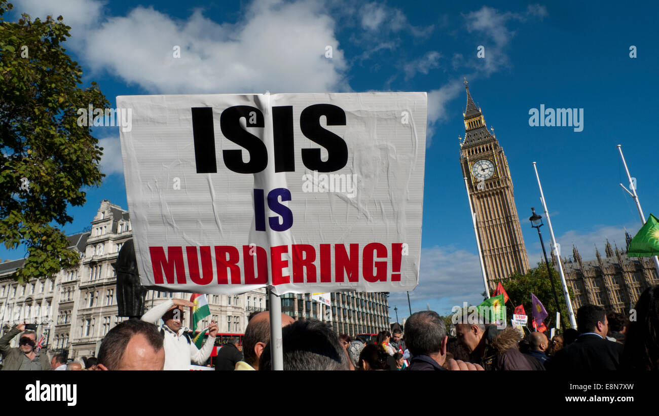Parliament Square, Londres, Royaume-Uni. 11 octobre 2014. Les Kurdes se rassemblent sur la place du Parlement pour manifester contre l'agression écrasante de l'Etat islamique, le manque de soutien dans la protection des Kurdes dans la ville de Kobane en Syrie et brandissent des affiches anti-gouvernement AKP turc. Des banderoles volent avec un portrait du chef des Kurdes Abdullah Ocalan qui est emprisonné en Turquie. Kathy DeWitt/Alamy Live News Banque D'Images