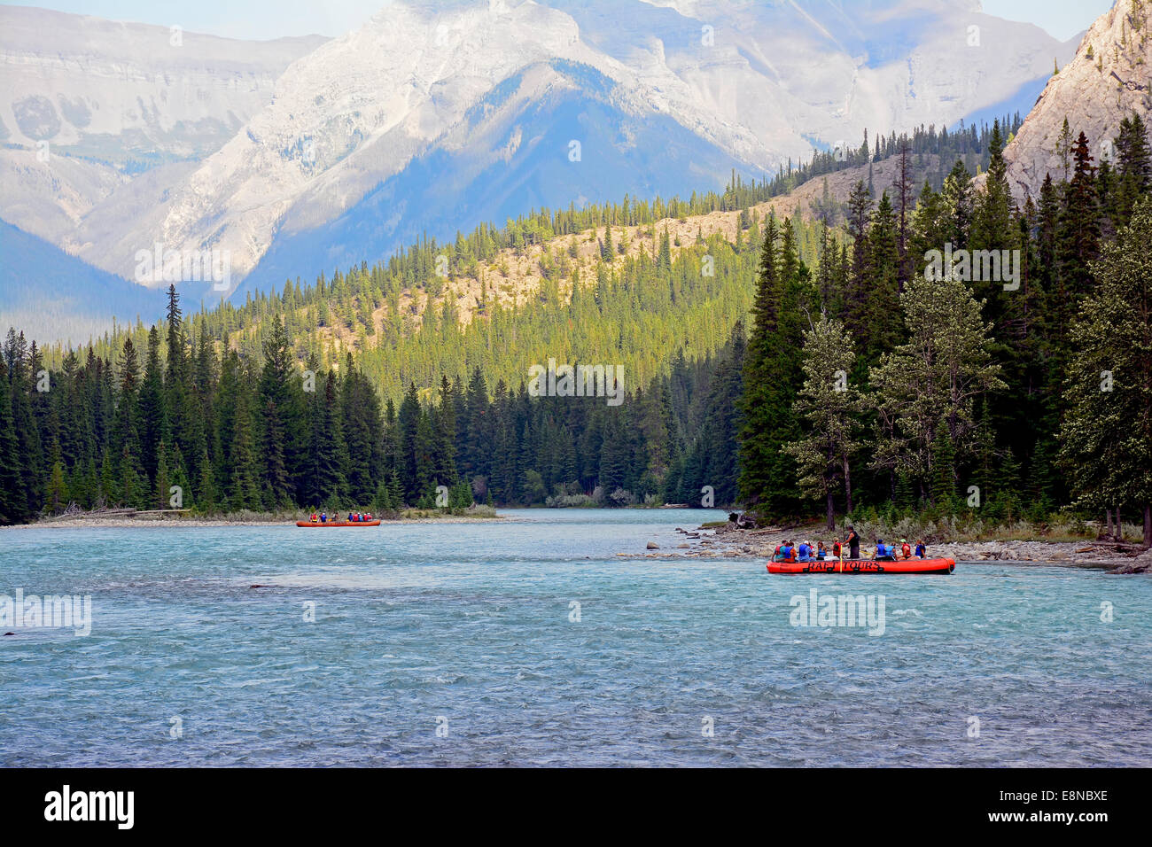 Bow River Rafting, Banff, Alberta, Canada Banque D'Images