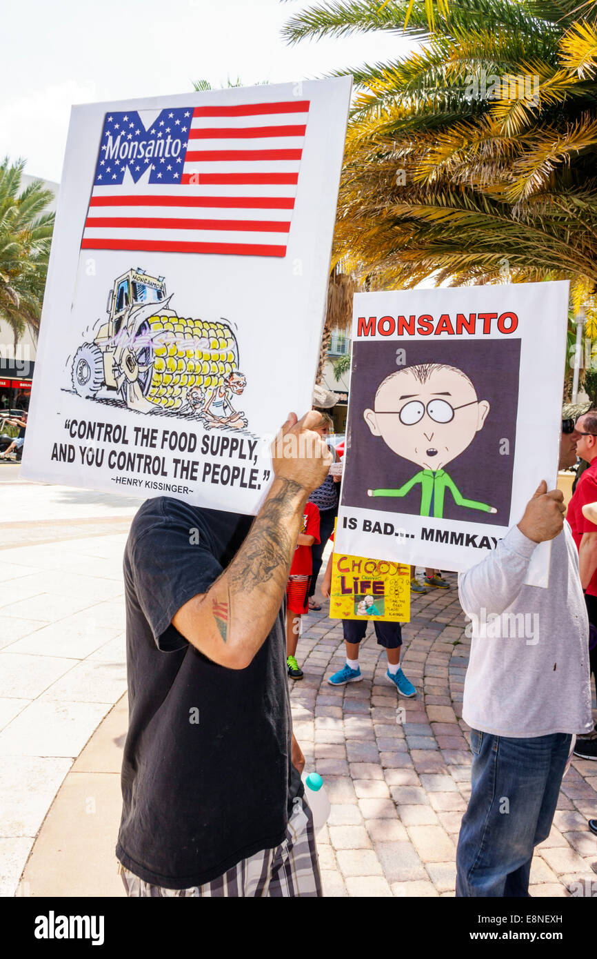 West Palm Beach Florida,Clematis Street,manifestation,manifestation,manifestation,Monsanto,OGM,organismes génétiquement modifiés,contre,signe,affiche,protester,pro Banque D'Images
