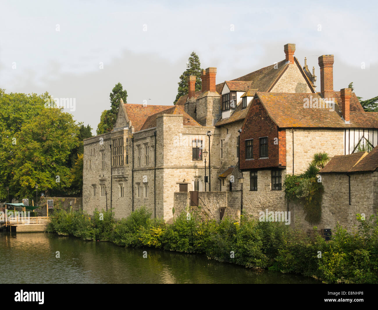 Le Palais de l'archevêque sur le côté de la rivière Medway Maidstone Kent England UK Banque D'Images