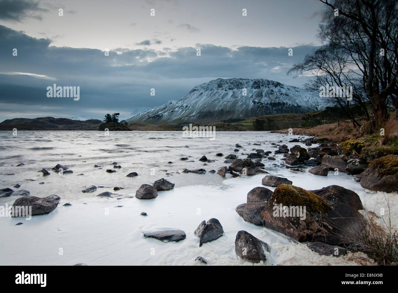 Cregennan lac situé près de la montagne Cadair Idris au Pays de Galles. Banque D'Images