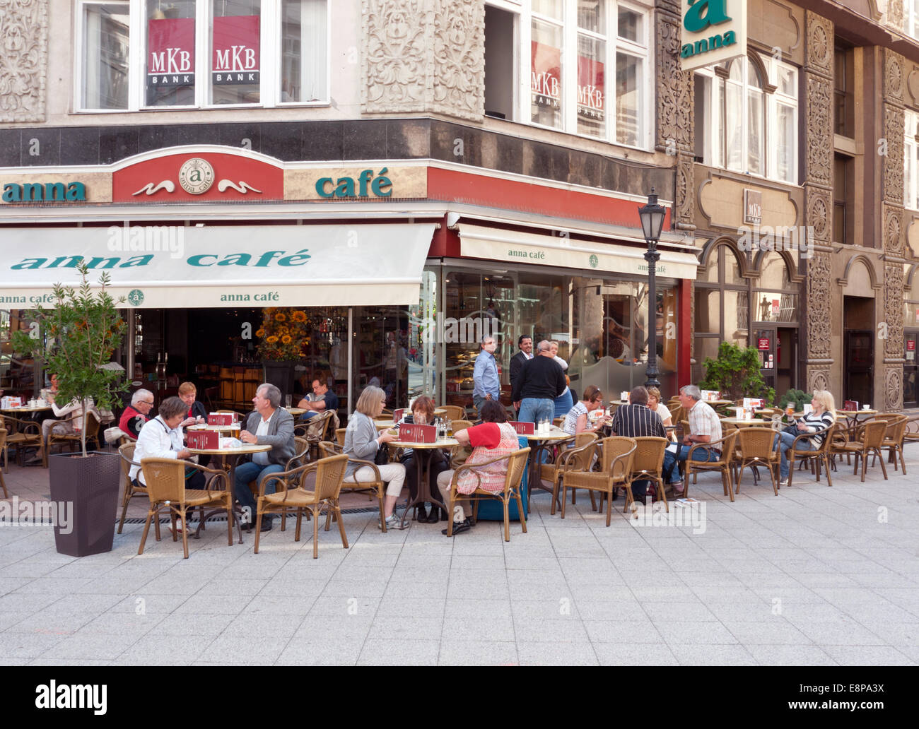 Terrasse de la célèbre Anna Café dans la rue Váci, Budapest, Hongrie Banque D'Images