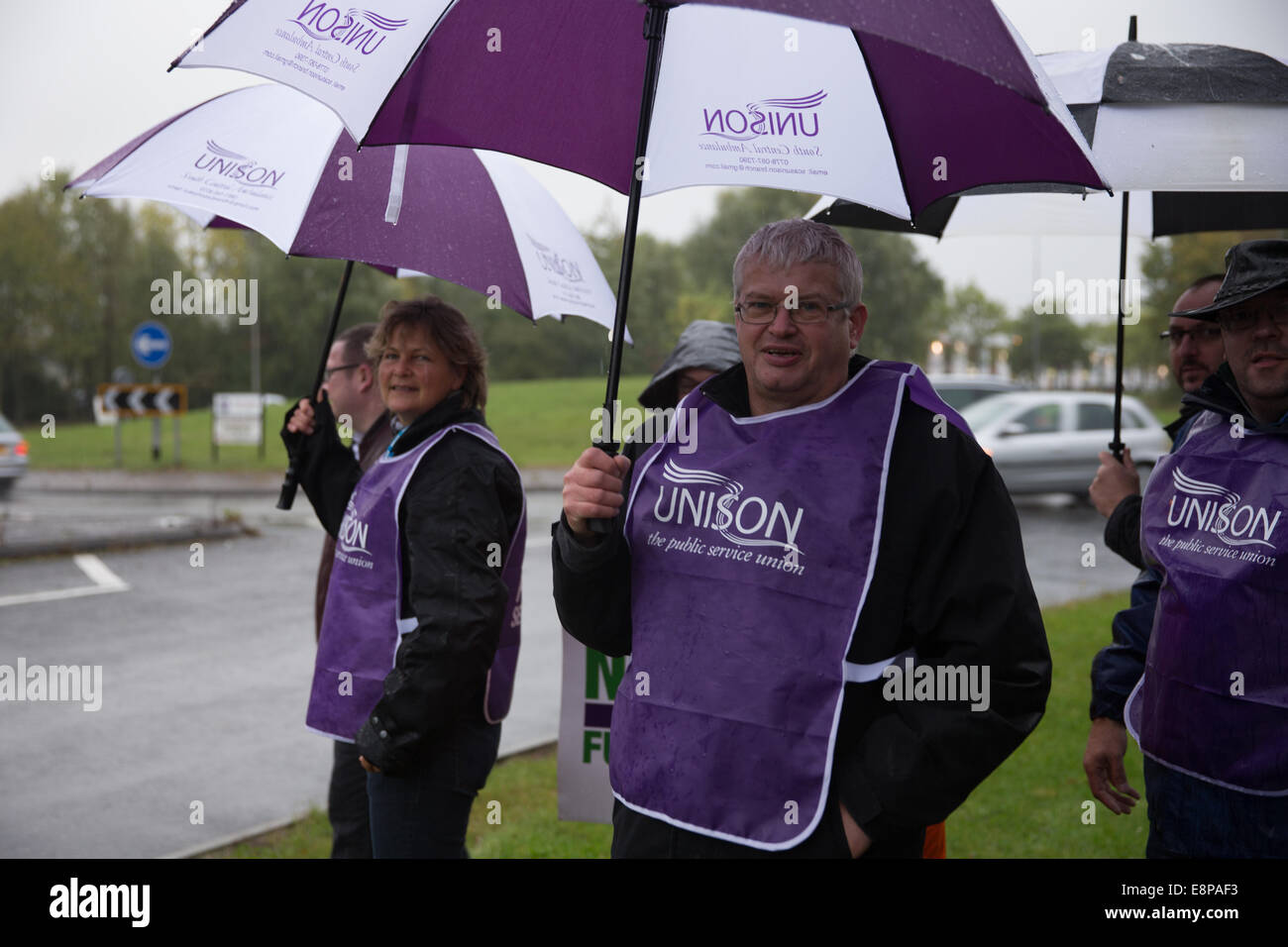 Milton Keynes, Royaume-Uni. 13 octobre, 2014. Le personnel du NHS, y compris les infirmières, sages-femmes et des ambulanciers l'étape a 4 heure de marche de grève pour payer. Crédit : Chris Yates/Alamy Live News Banque D'Images