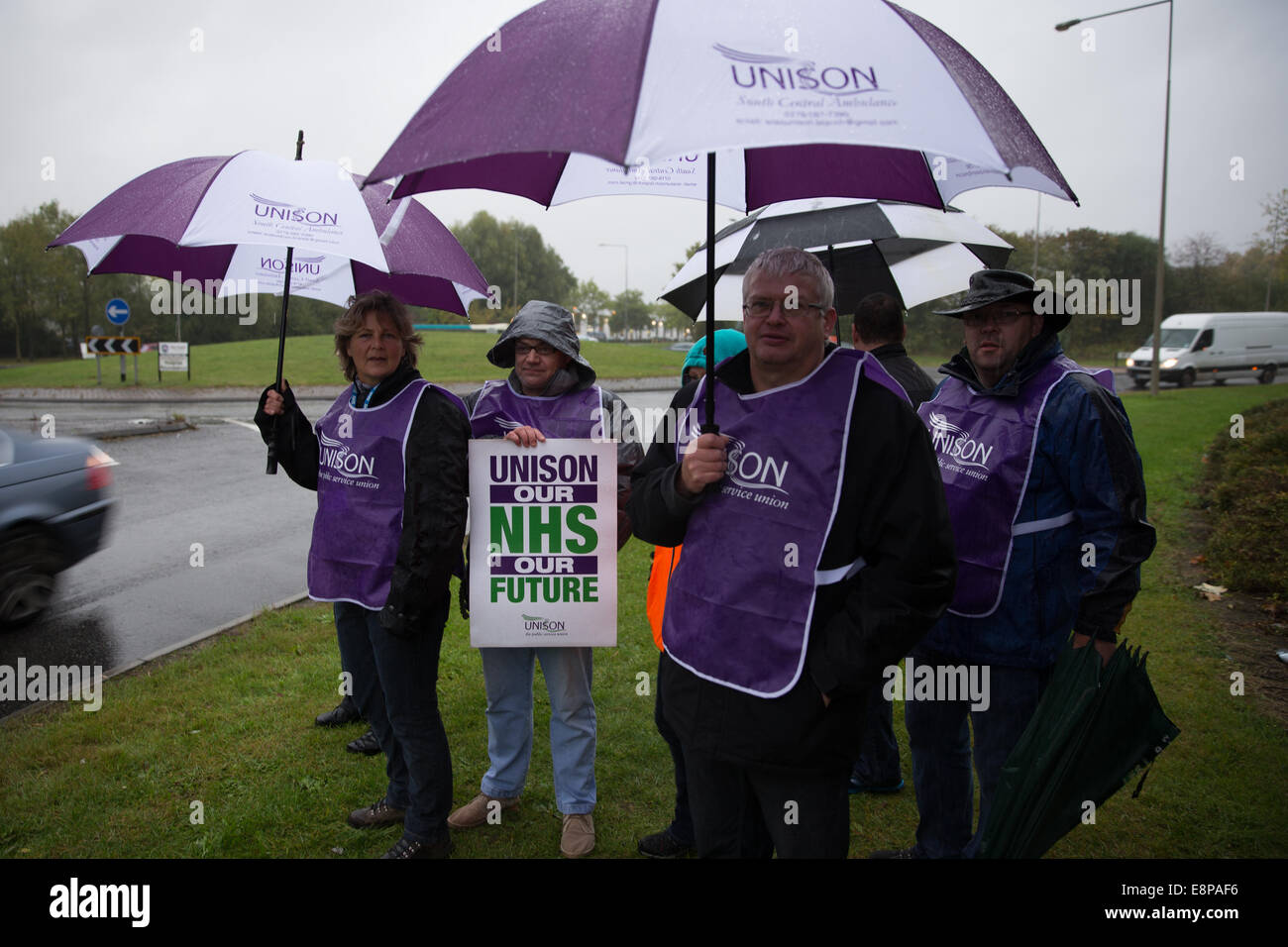 Milton Keynes, Royaume-Uni. 13 octobre, 2014. Le personnel du NHS, y compris les infirmières, sages-femmes et des ambulanciers l'étape a 4 heure de marche de grève pour payer. Crédit : Chris Yates/Alamy Live News Banque D'Images