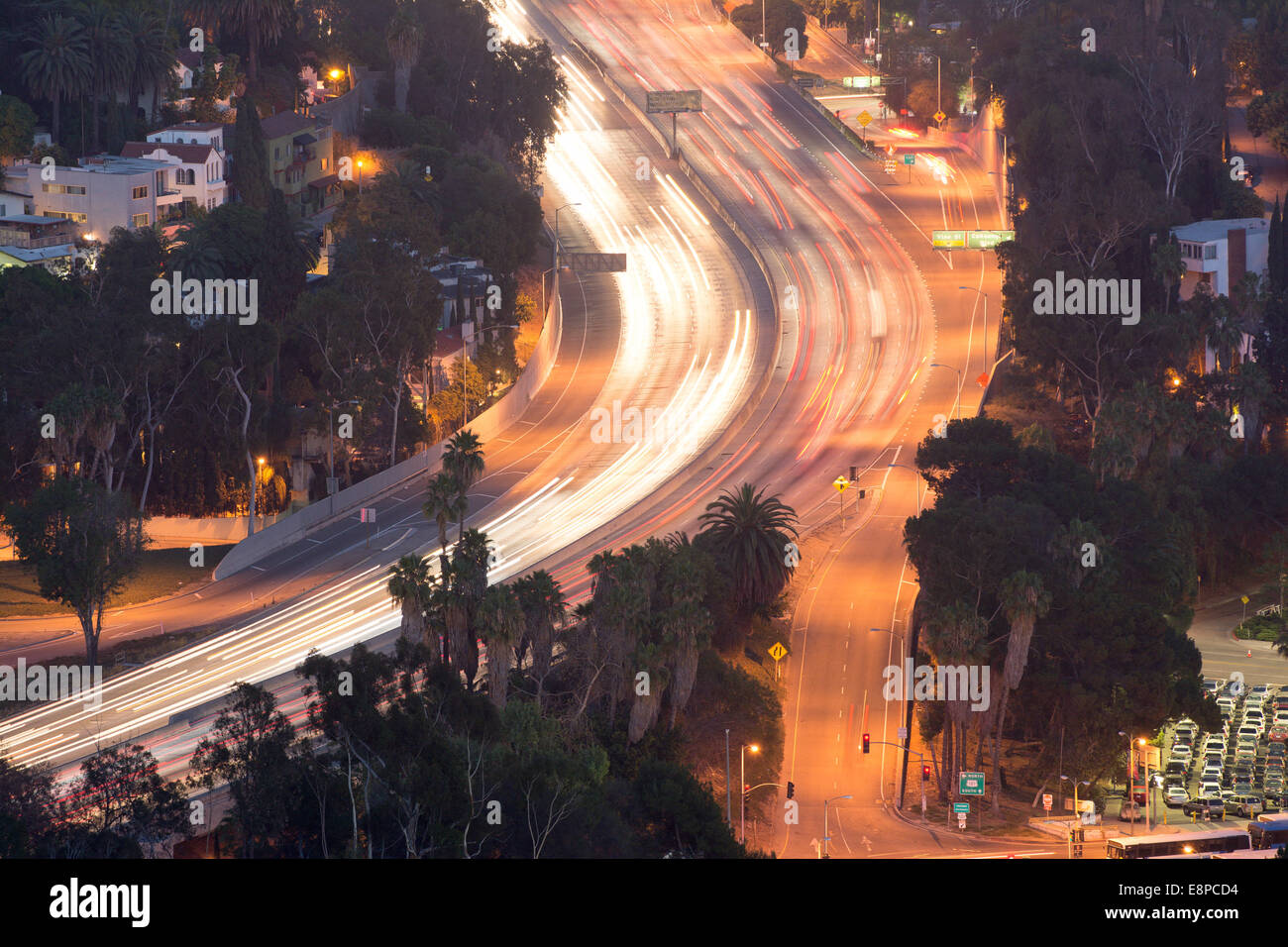 Vue sur autoroute 101 & Los Angeles de Mulholland Drive, California, USA Banque D'Images