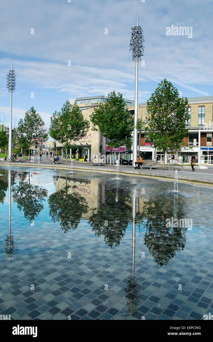 Bradford City Park est un espace public dans le centre de Bradford, West Yorkshire. Il est centré sur la catégorie que j'ai énuméré Bradford City Hall Banque D'Images