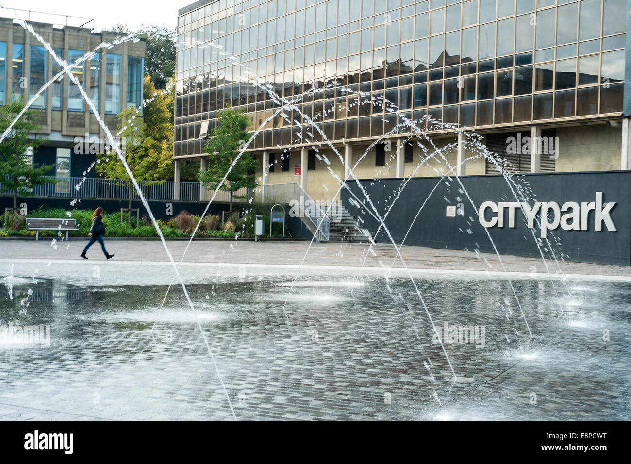 Bradford City Park est un espace public dans le centre de Bradford, West Yorkshire. Il est centré sur la catégorie que j'ai énuméré Bradford City Hall Banque D'Images