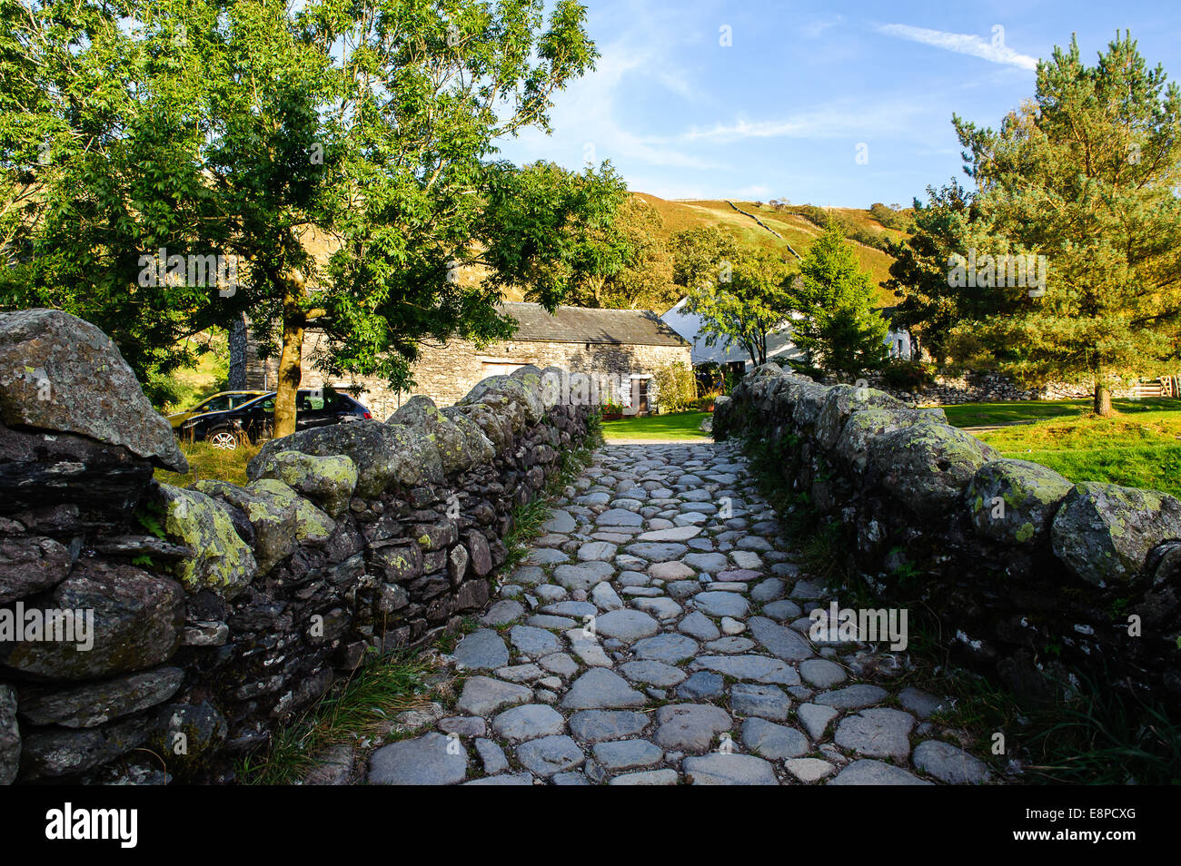 Vieux pont à cheval Watendlath, Borrowdale, Parc National de Lake District, Cumbria, Angleterre, Royaume-Uni Banque D'Images