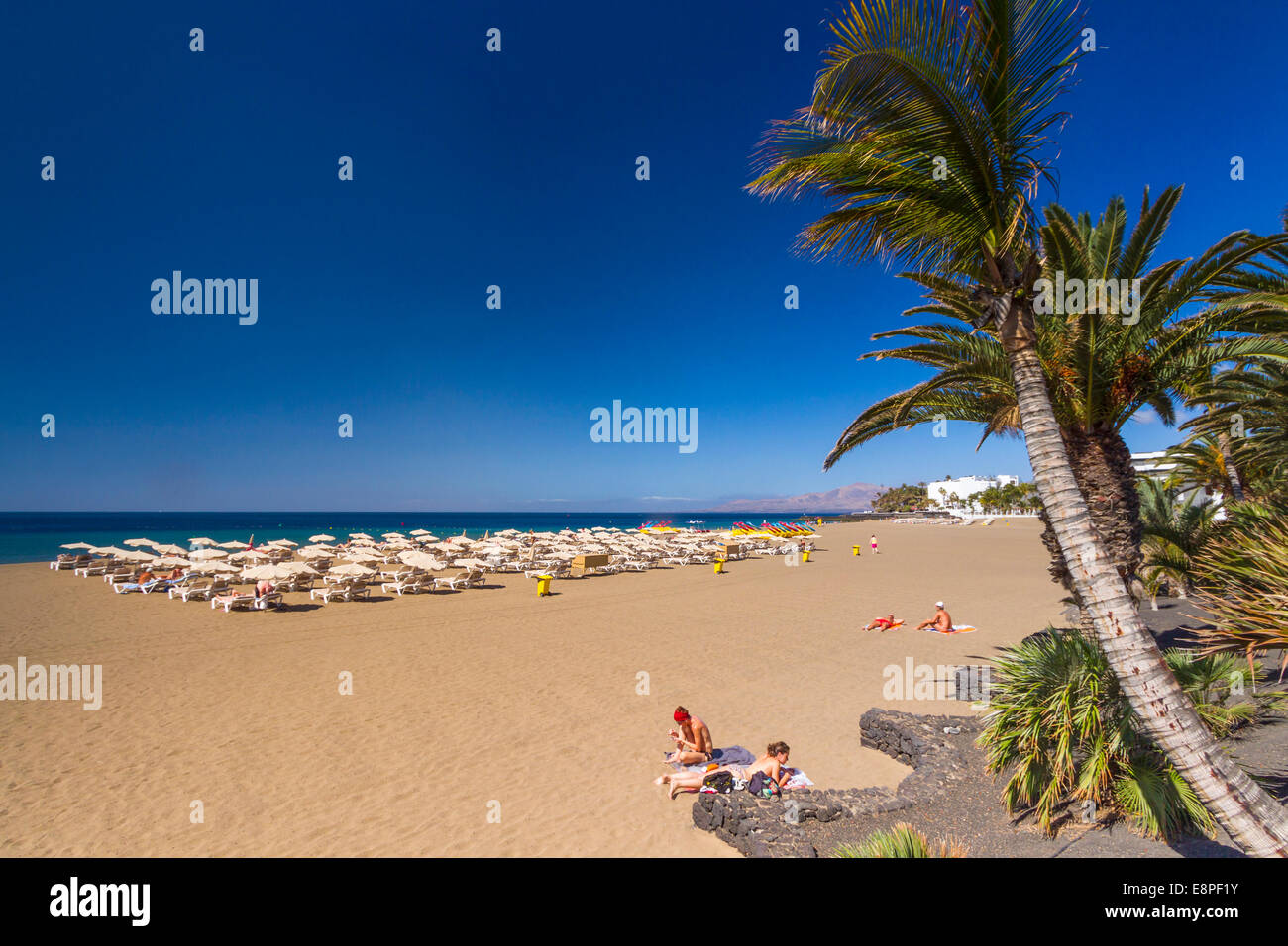 Puerto del Carmen à Lanzarote : plage Playa Grande Banque D'Images