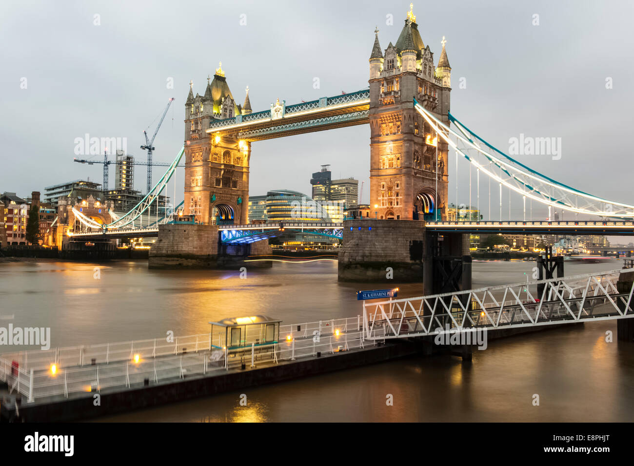 La London Tower Bridge at Dusk Banque D'Images