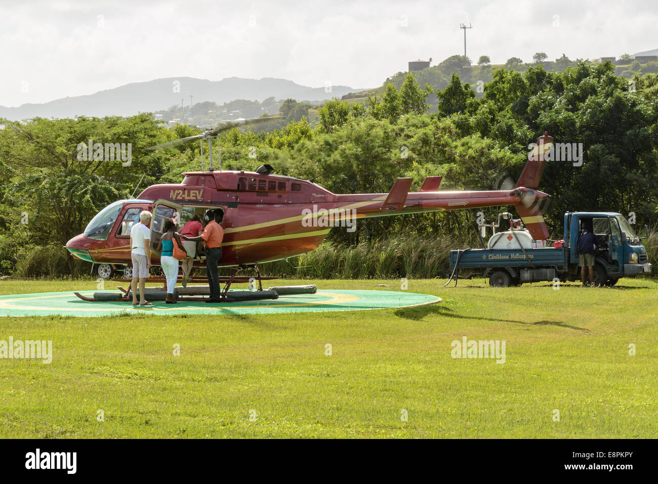 Caraïbes hélicoptère Bell 206L, Long-Ranger Fort Road, St John's, Antigua Banque D'Images