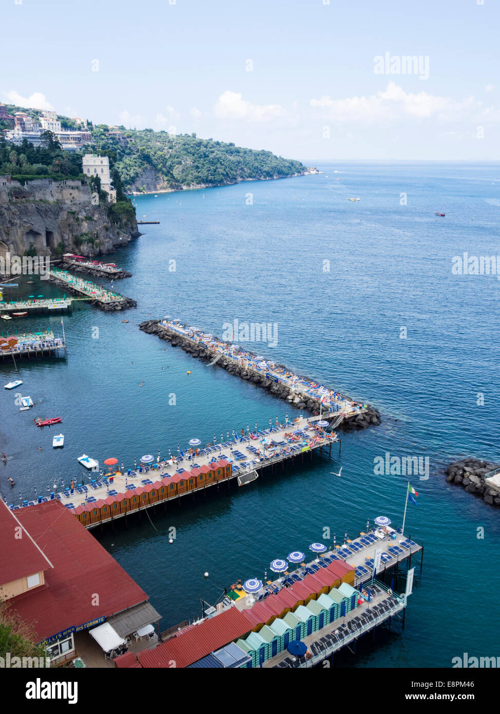 Vue le long des falaises à Sorrente Italie Banque D'Images