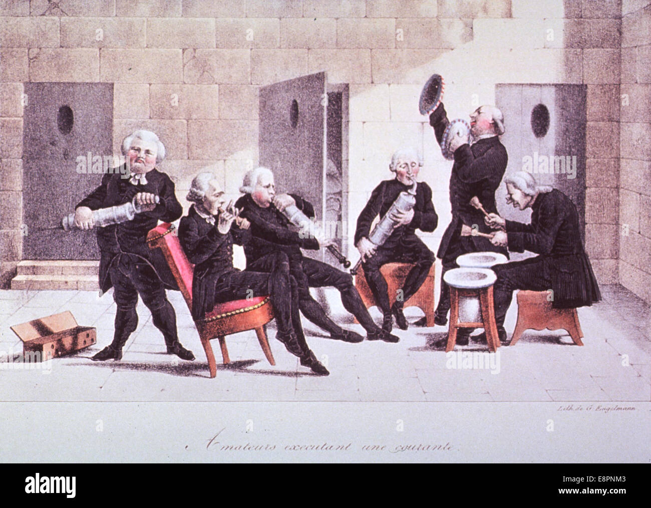 Cette photographie humoristique montre un groupe de musiciens amateurs se produisant dans des toilettes publiques, utilisant des clysters et des pots de chambre comme instruments de musique improvisés, ajoutant une touche ludique au concept de performance autorisée Banque D'Images