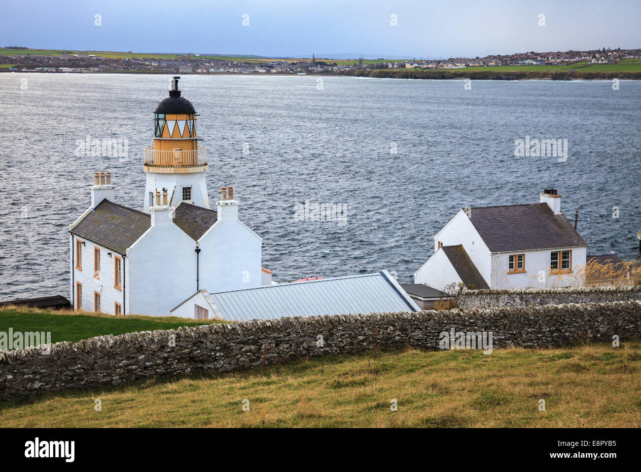 Scrabster Phare près de Thurso dans le nord de l'Ecosse Banque D'Images