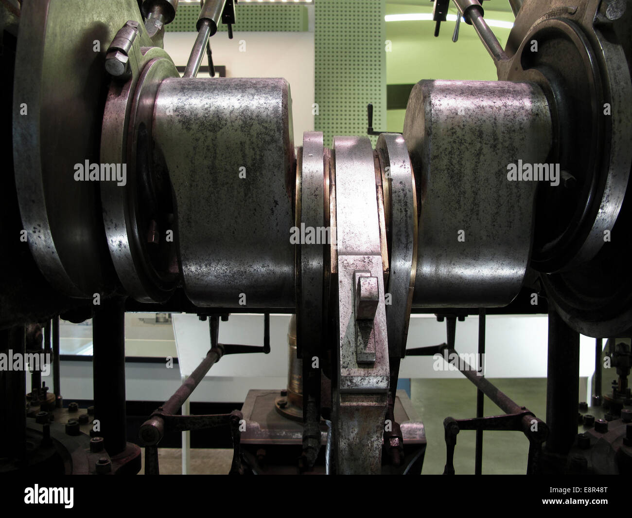 Close up detail de manivelle robuste et portant sur de vieilles machines en museum Banque D'Images