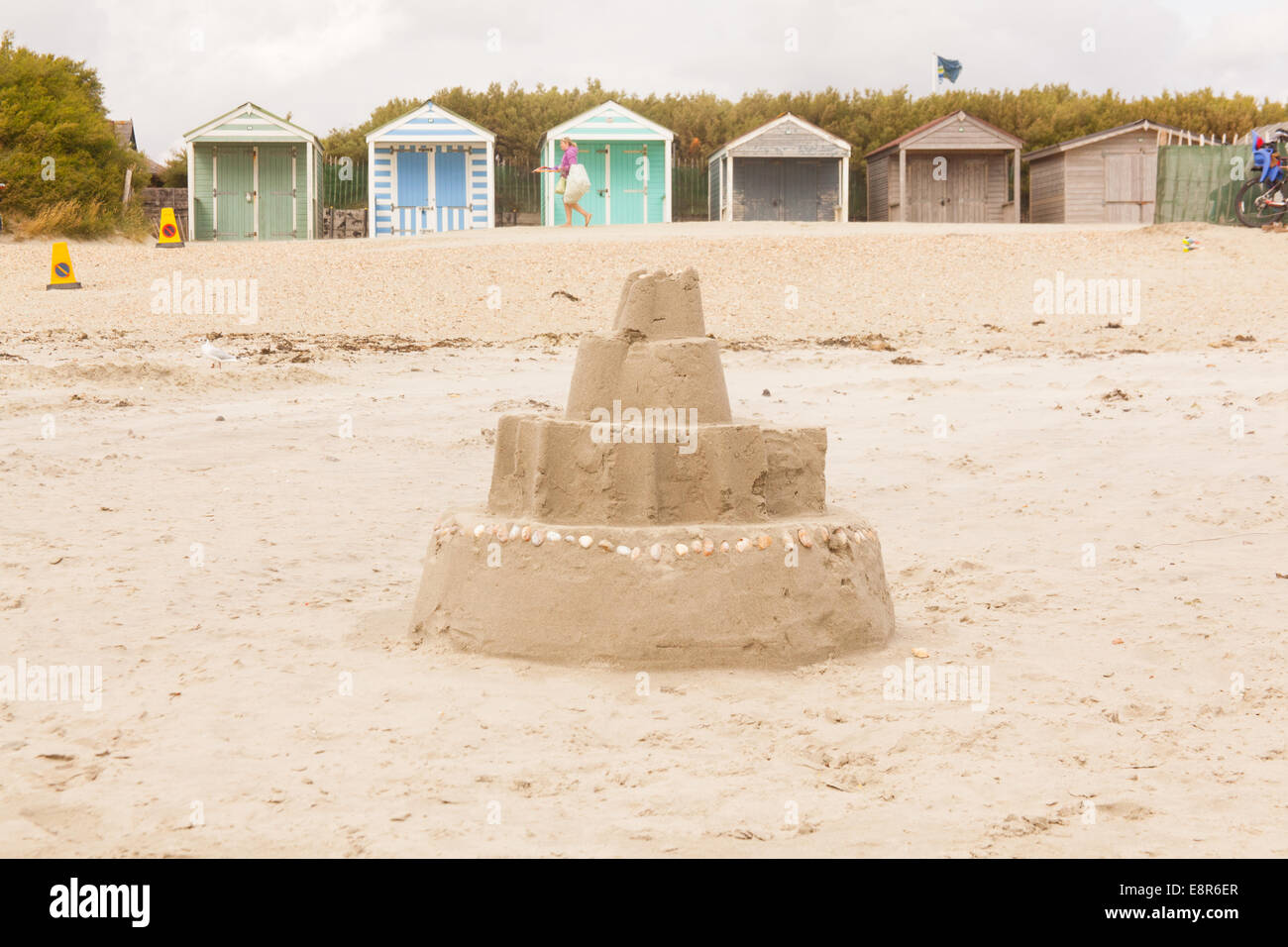 Sur la plage de sable de West Wittering, West Sussex, Angleterre, Royaume-Uni. Banque D'Images
