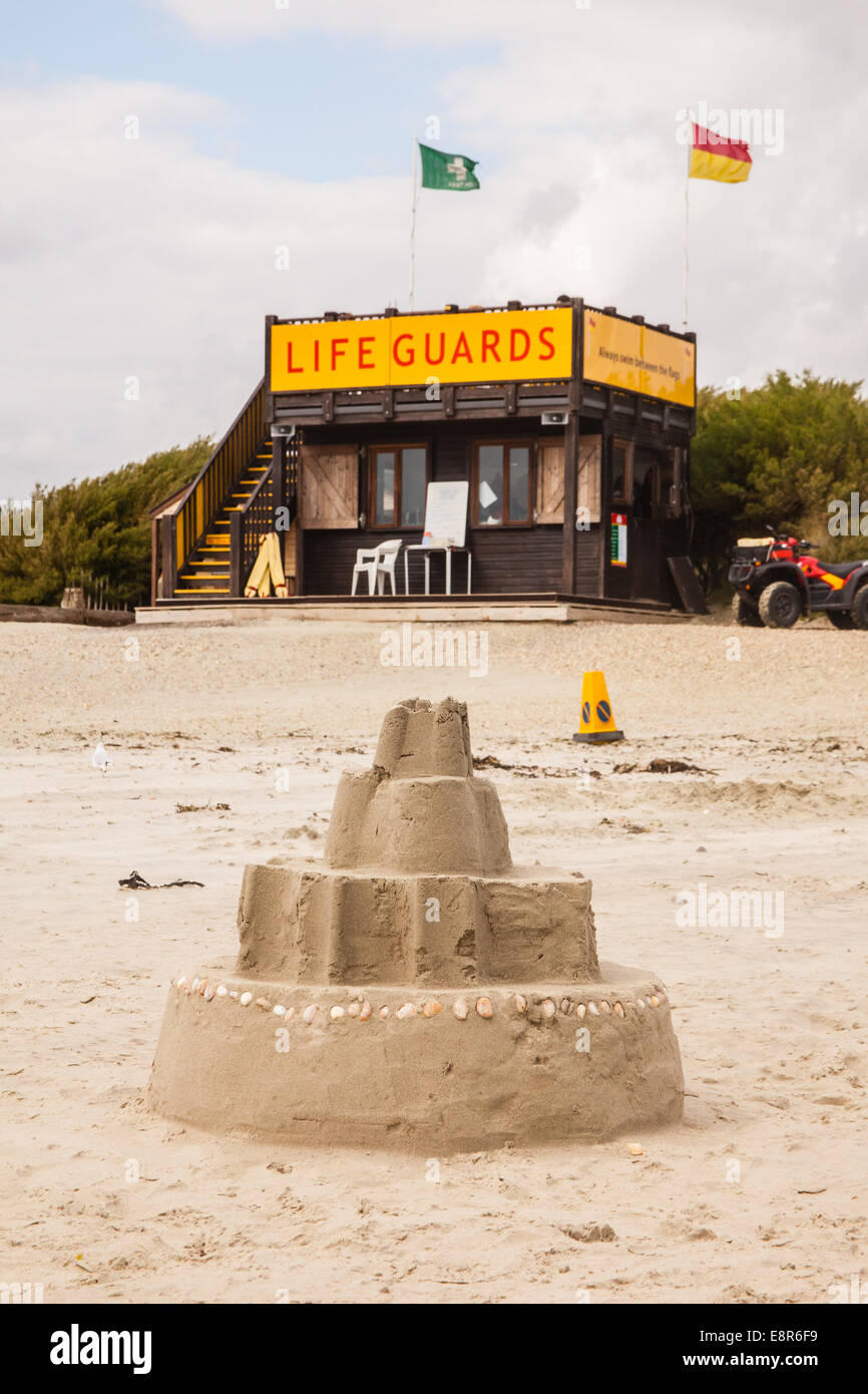 Sur la plage de sable de West Wittering, West Sussex, Angleterre, Royaume-Uni. Banque D'Images