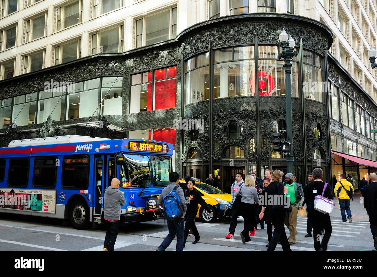 Les travaux de fer ornée sur l'entrée de ce qui était le Chicago's Carson Pirie Scott store sur State Street. Maintenant un magasin Target. Banque D'Images