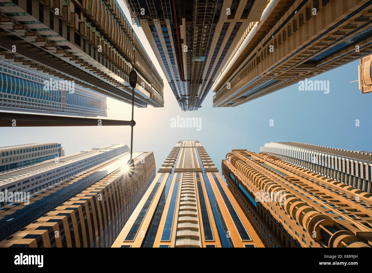 Jusqu'à la rangée de gratte-ciel à nouveau à Dubaï Émirats Arabes Unis Banque D'Images