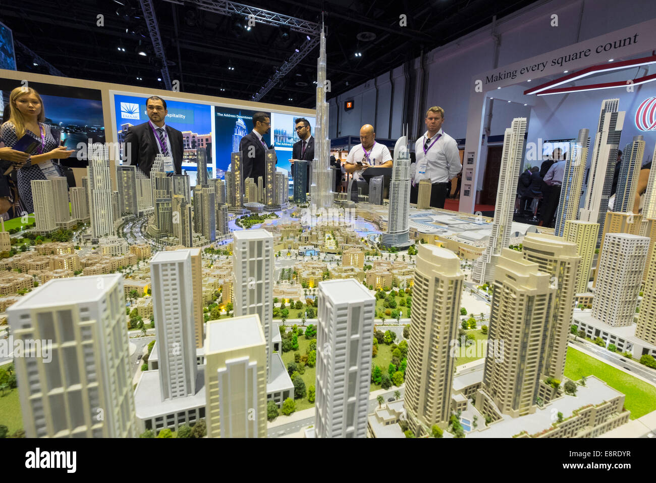 Modèle de centre de Dubaï avec le développement de la propriété actuelle et proposée à l'intérieur de la propriété à Dubaï Émirats Arabes Unis Banque D'Images