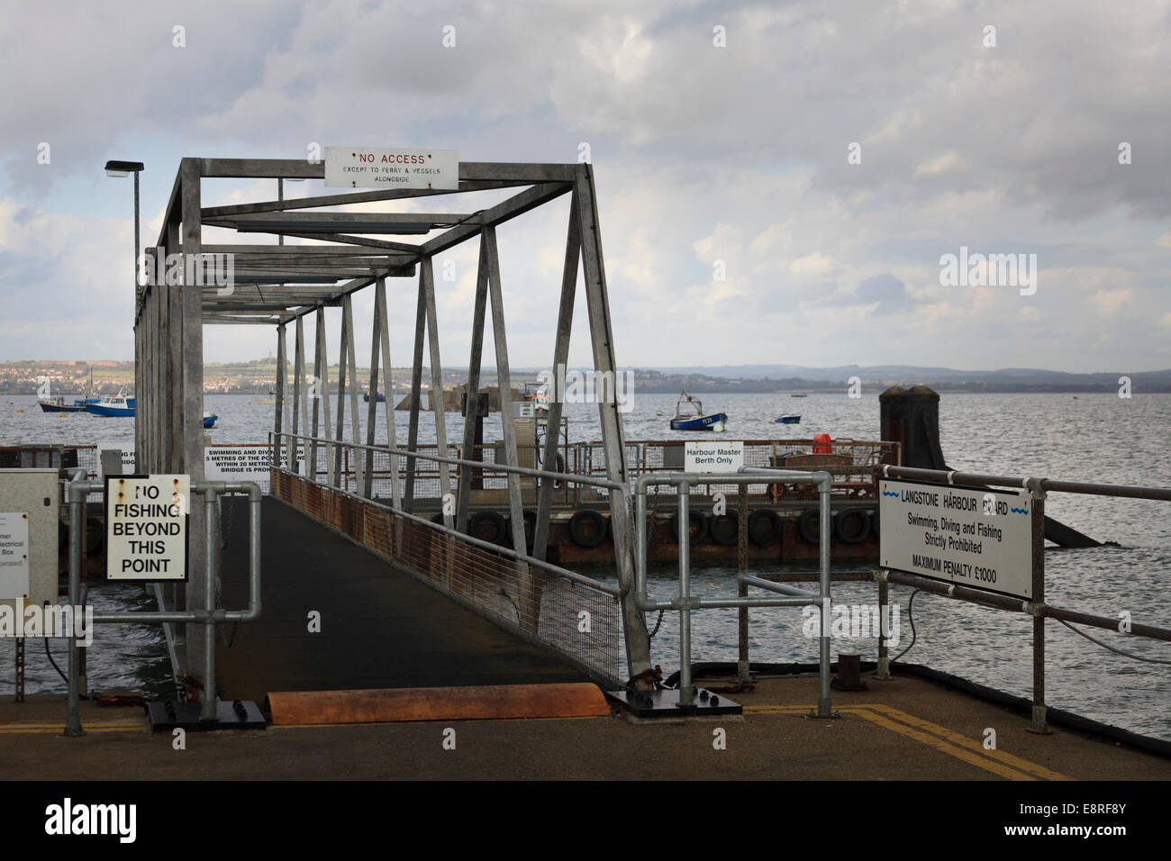 Rampe d'accès à l'Hayling Island à Portsmouth Ferry. Banque D'Images
