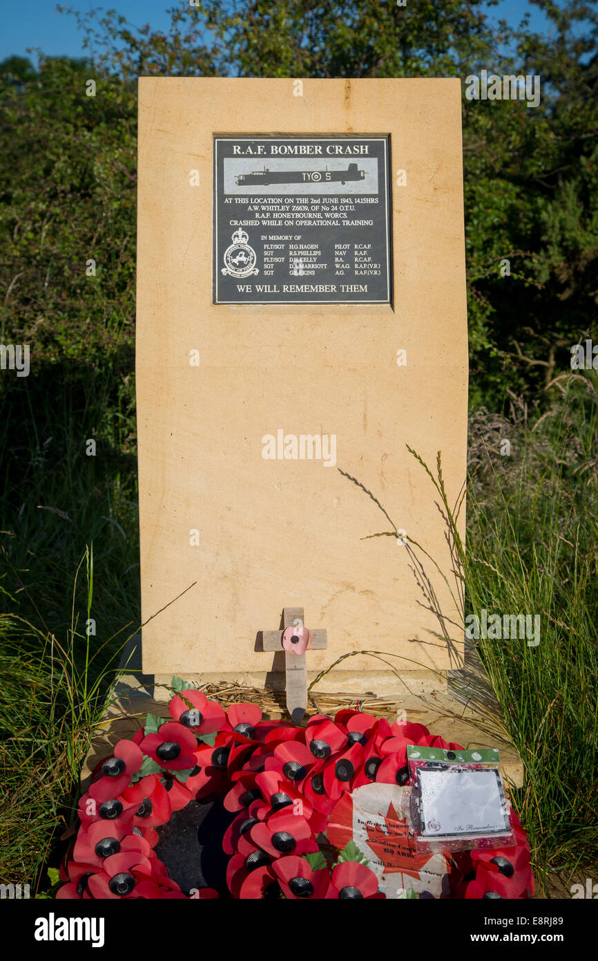 Plaque commémorative pour AW s'est écrasé en 1943 bombardier Whitley, Broadway Tower, Worcestershire, Angleterre. Banque D'Images