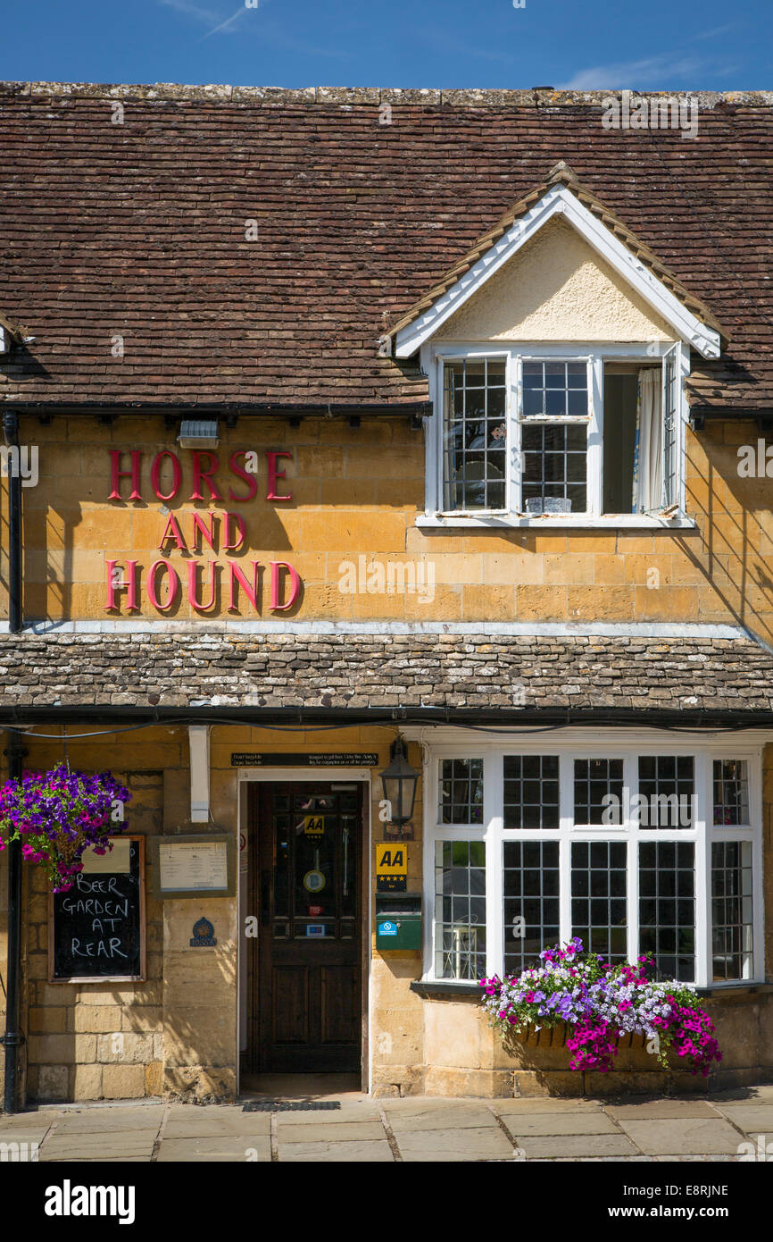 Horse and Hound Pub et Inn, Broadway, les Cotswolds, Worcestershire, Angleterre. Banque D'Images