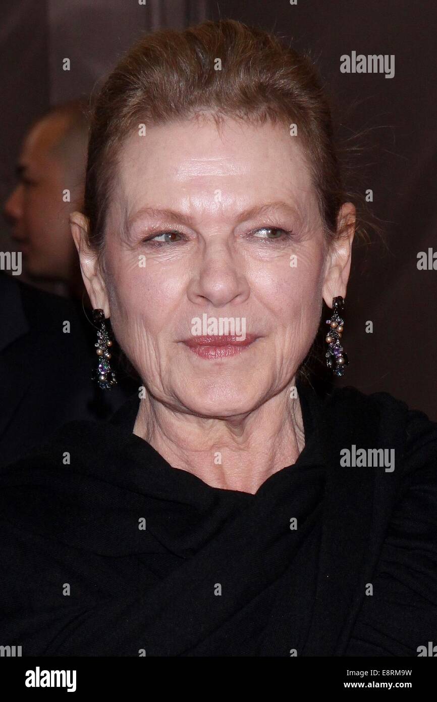 Soirée d'ouverture de la encore de Terence Conran au St James Theatre - Arrivées. En vedette : Dianne Wiest Où : New York, New York, United States Quand : 10 Avr 2014 Banque D'Images