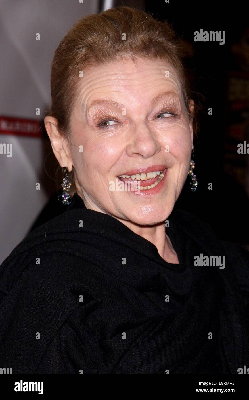 Soirée d'ouverture de la encore de Terence Conran au St James Theatre - Arrivées. En vedette : Dianne Wiest Où : New York, New York, United States Quand : 10 Avr 2014 Banque D'Images