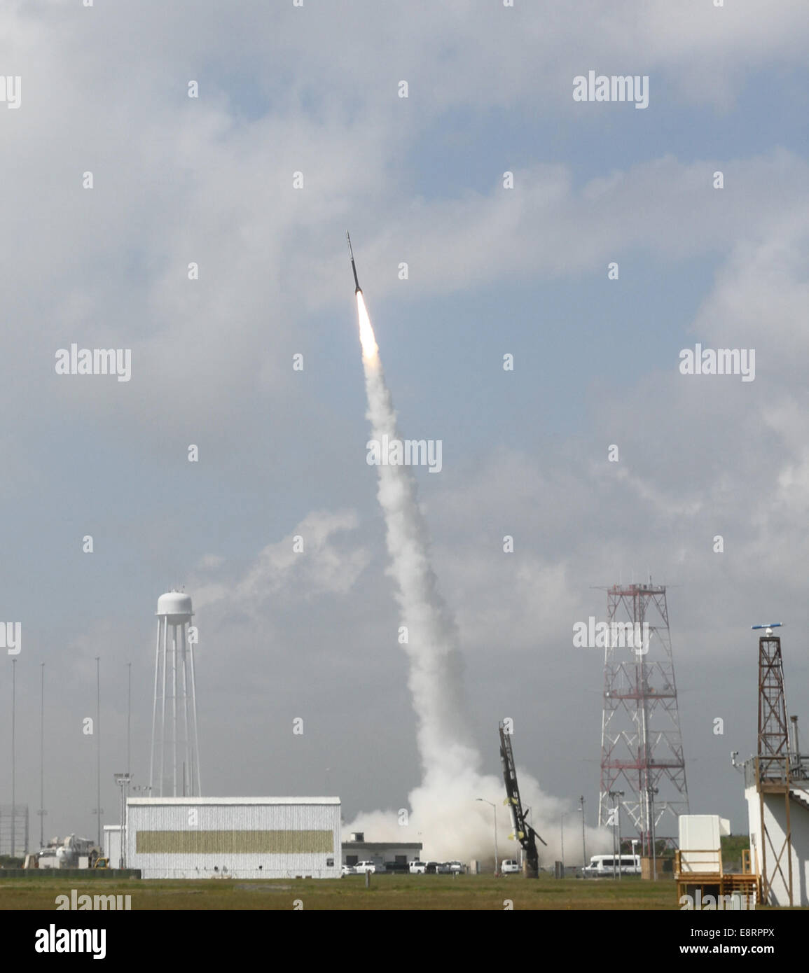 Deux lanceurs de roquettes ont été lancées avec 15 secondes d'intervalle dans la matinée du 4 juillet 2013, à partir de la NASA Wallops Flight Banque D'Images