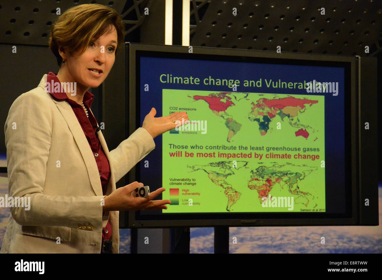 Molly Brown, chercheuse scientifique Goddard de la NASA, utilise les données satellitaires pour modéliser la relation entre les régimes météorologiques et les observations spatiales, ce qui nous permet de mieux comprendre les conditions atmosphériques. Banque D'Images