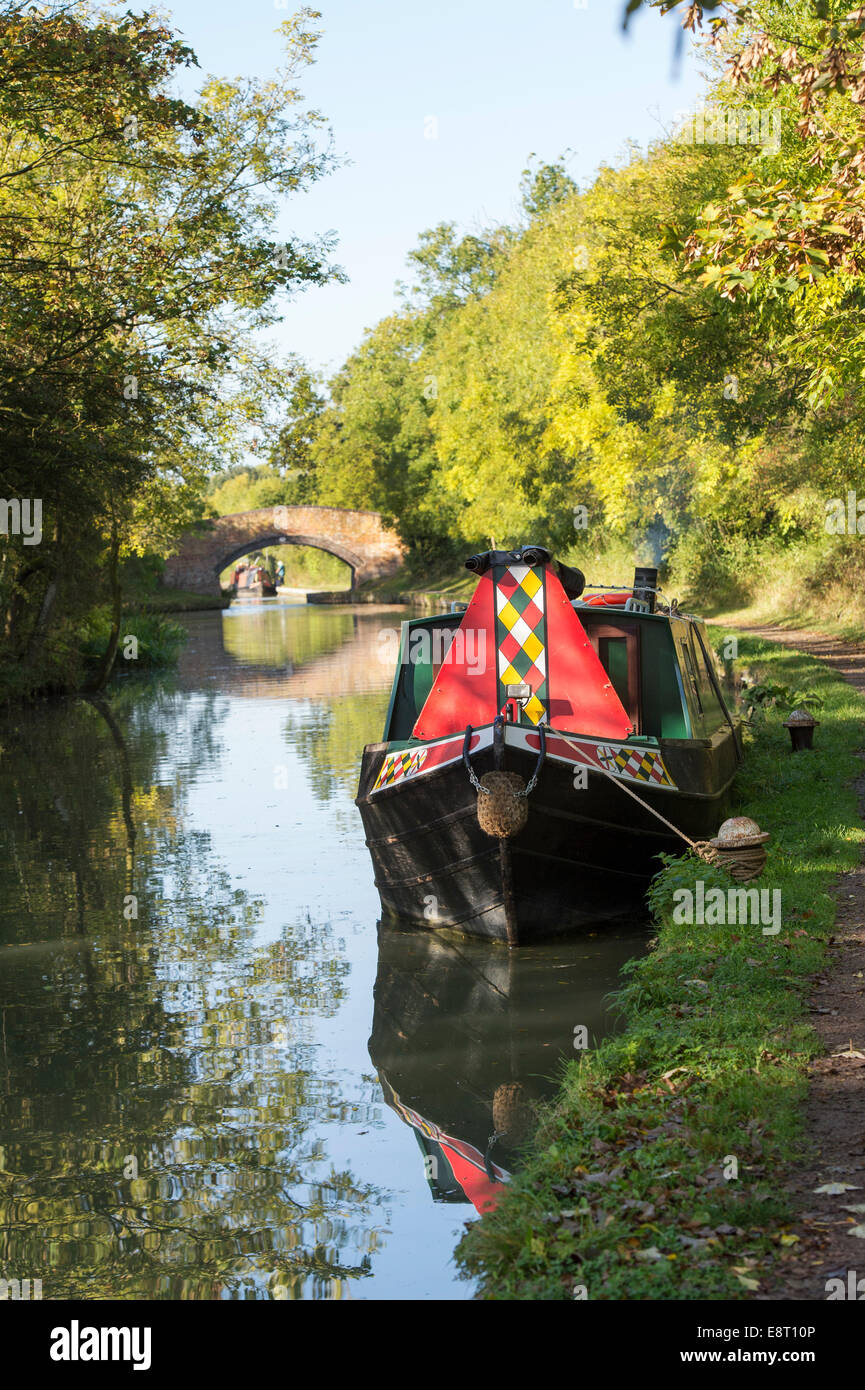 Grand classique sur le Canal de l'Oxfordshire, à la fin de l'été. Oxfordshire, Angleterre Banque D'Images