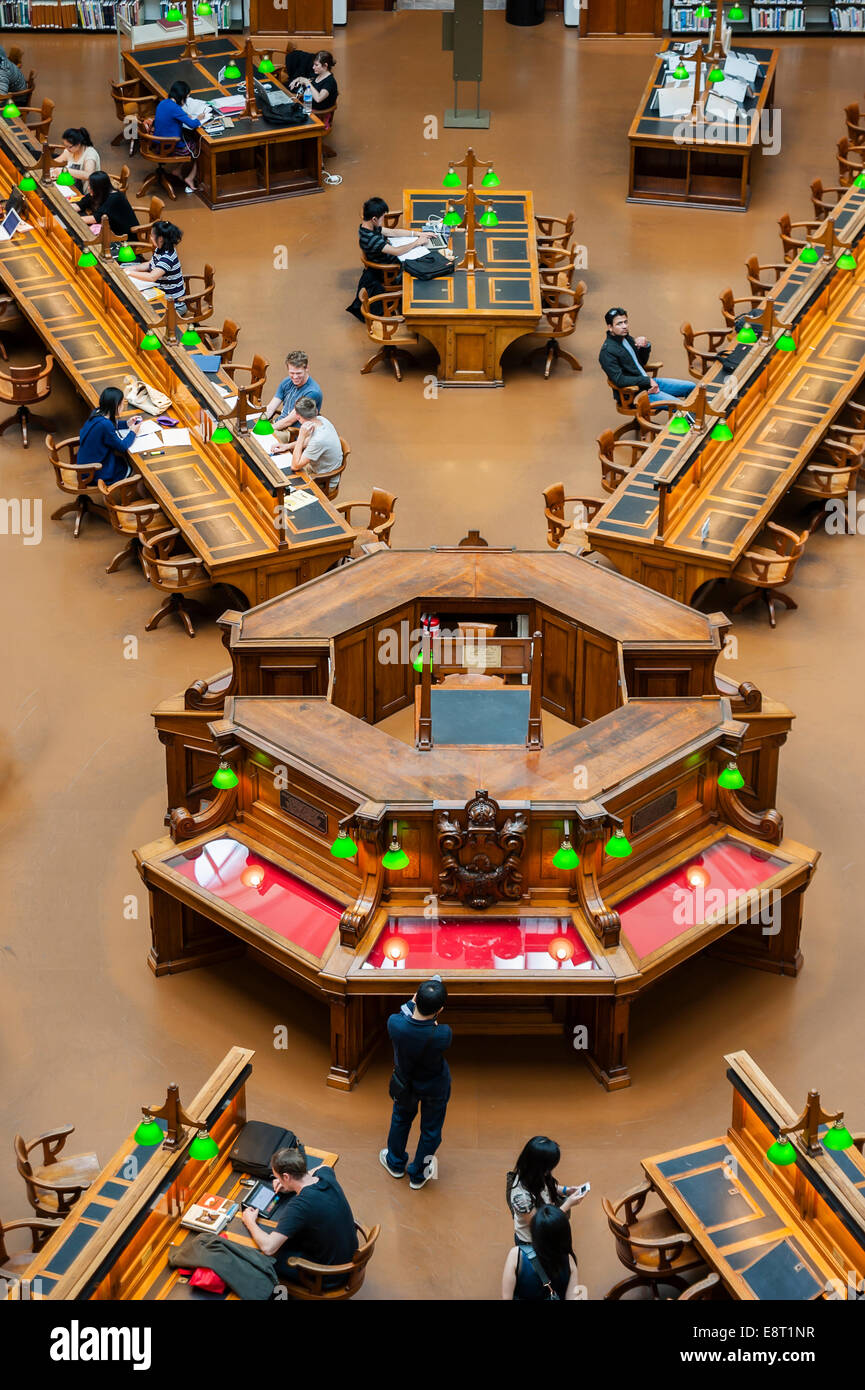 La Trobe la magnifique salle de lecture dans la bibliothèque de l'État de Victoria, Melbourne, Australie. Banque D'Images