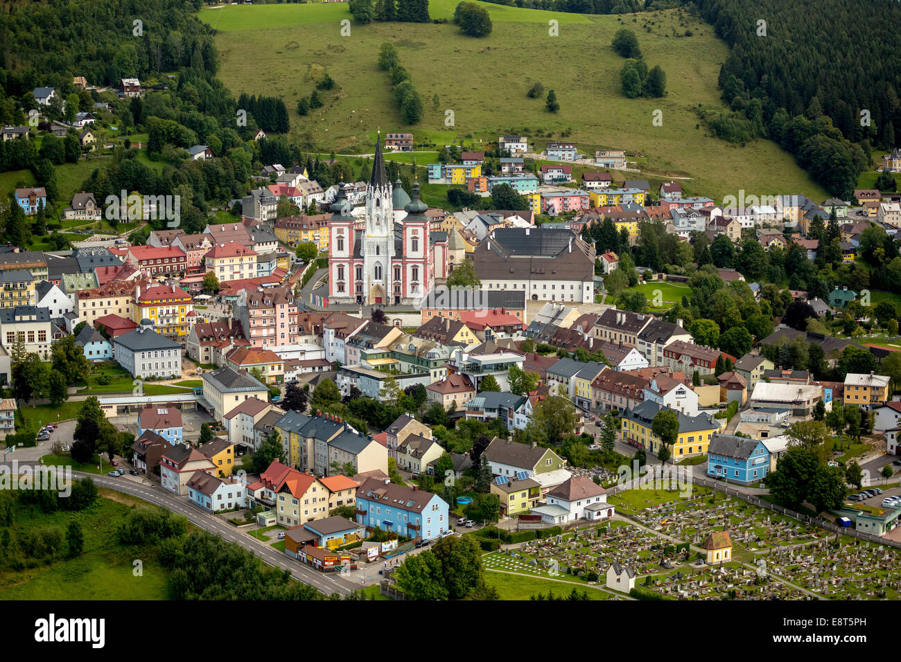 Vue aérienne de l'église de pèlerinage, la Basilique de Mariazell, Mariazell, Styrie, Autriche Banque D'Images