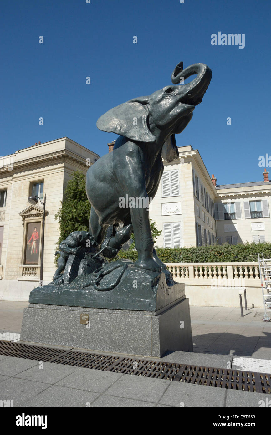 Éléphant statue au pied du Musée d&# 39;Orsay, Paris, Île-de-France, France Banque D'Images