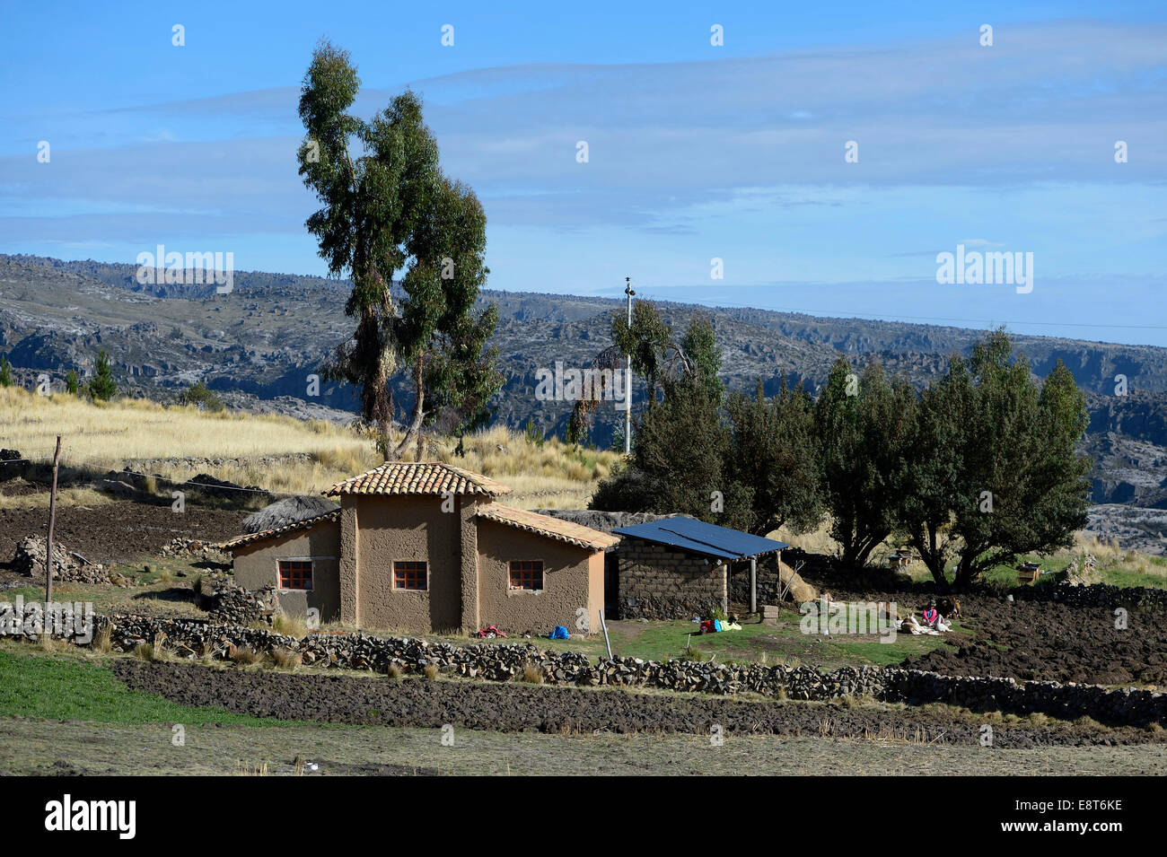 Maison traditionnelle d'adobe en briques de boue, Quispillacta, Ayacucho, au Pérou Banque D'Images