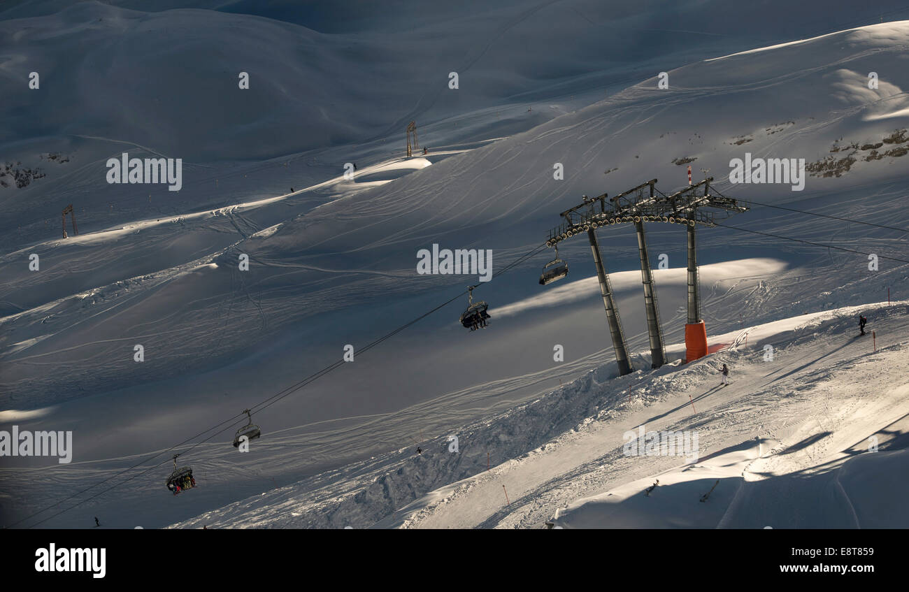 Les skieurs en télésiège, Zugspitze, Bavière, Allemagne Banque D'Images