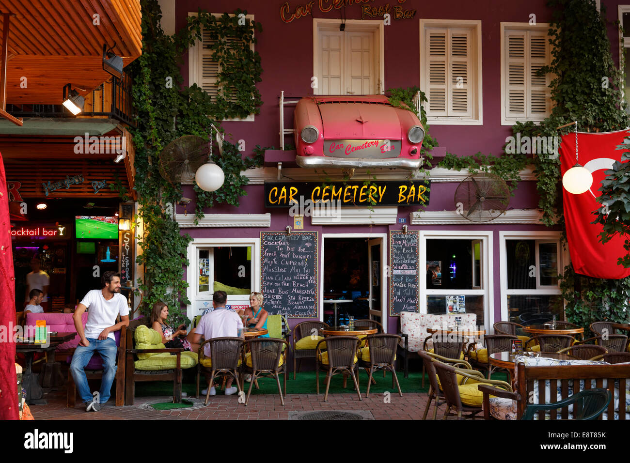Cimetière de voiture Bar, vieille ville, Fethiye, Muğla province, région de l'Egée, la Turquie Banque D'Images