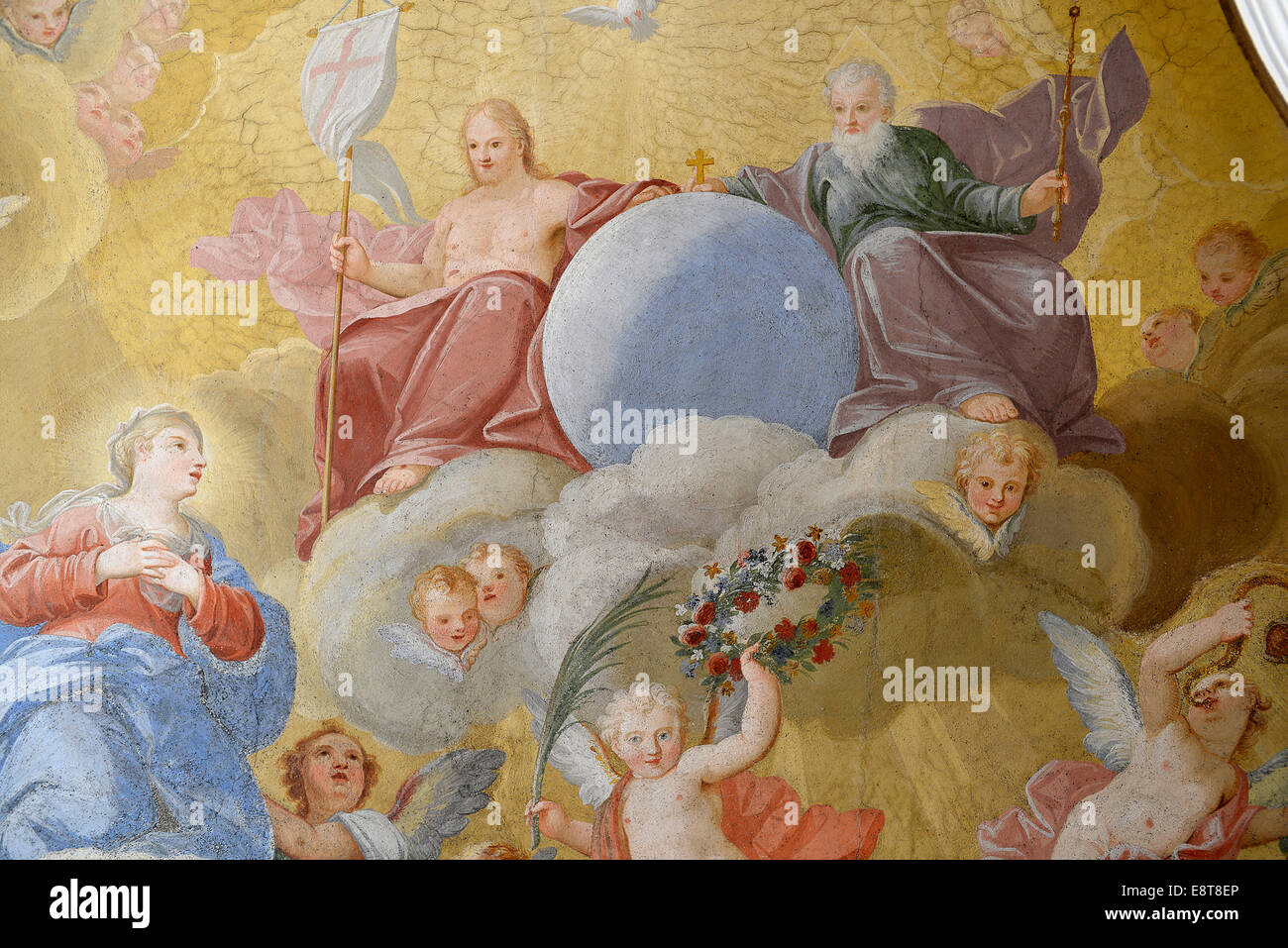 Italia Friuli V.G. Cividale fresque di epoca settecentesca raffigurante l'Assunzione della Madonna sul soffitto nella sala del Banque D'Images