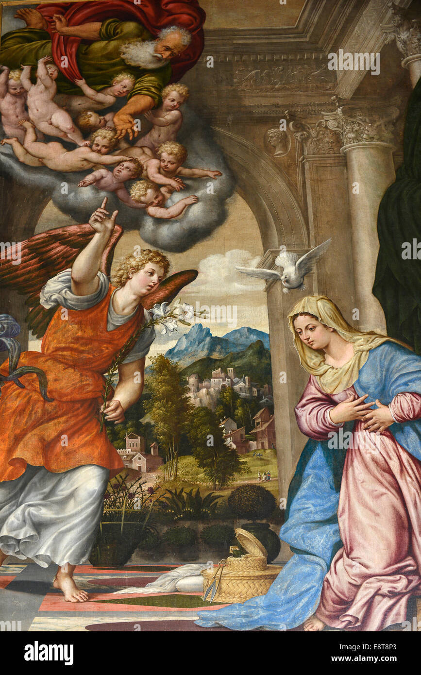 Italia Friuli V.G. Cividale del Duomo di Santa Maria Assunta del XV° s. Tela raffigurante l'Annunciazione di Pomponio Amalteo del Banque D'Images