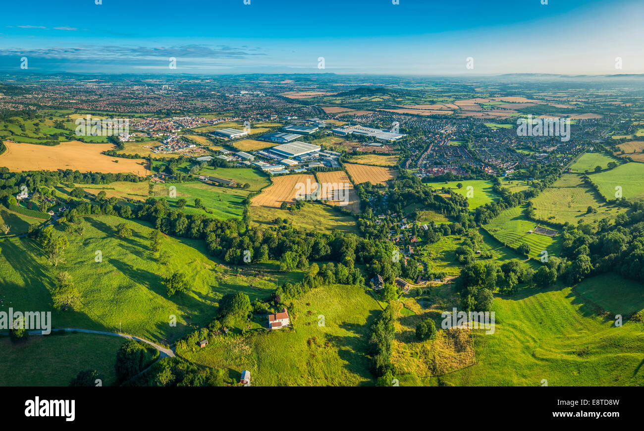 Vue aérienne de champs rurales entourant la ville de Gloucester, Gloucestershire, Angleterre Banque D'Images