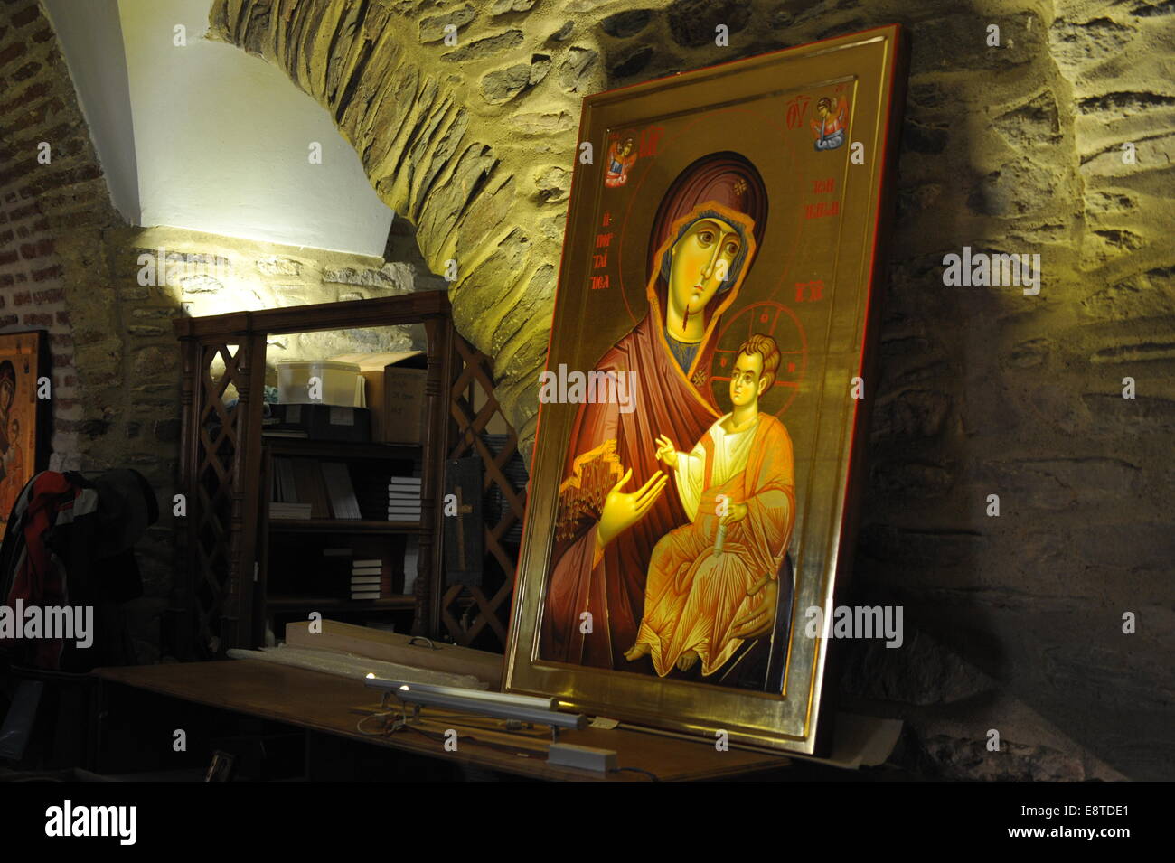 Icônes orthodoxes à la vente dans le monastère Stravonikita, Mont Athos, Grèce. Usage éditorial uniquement. Banque D'Images