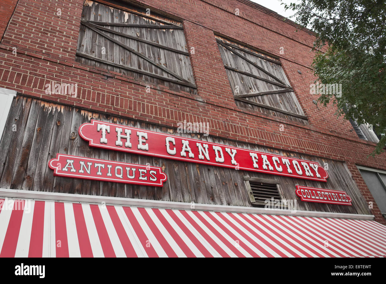 L'usine de bonbons stocker le long de la rue principale. Lexington, NC Banque D'Images
