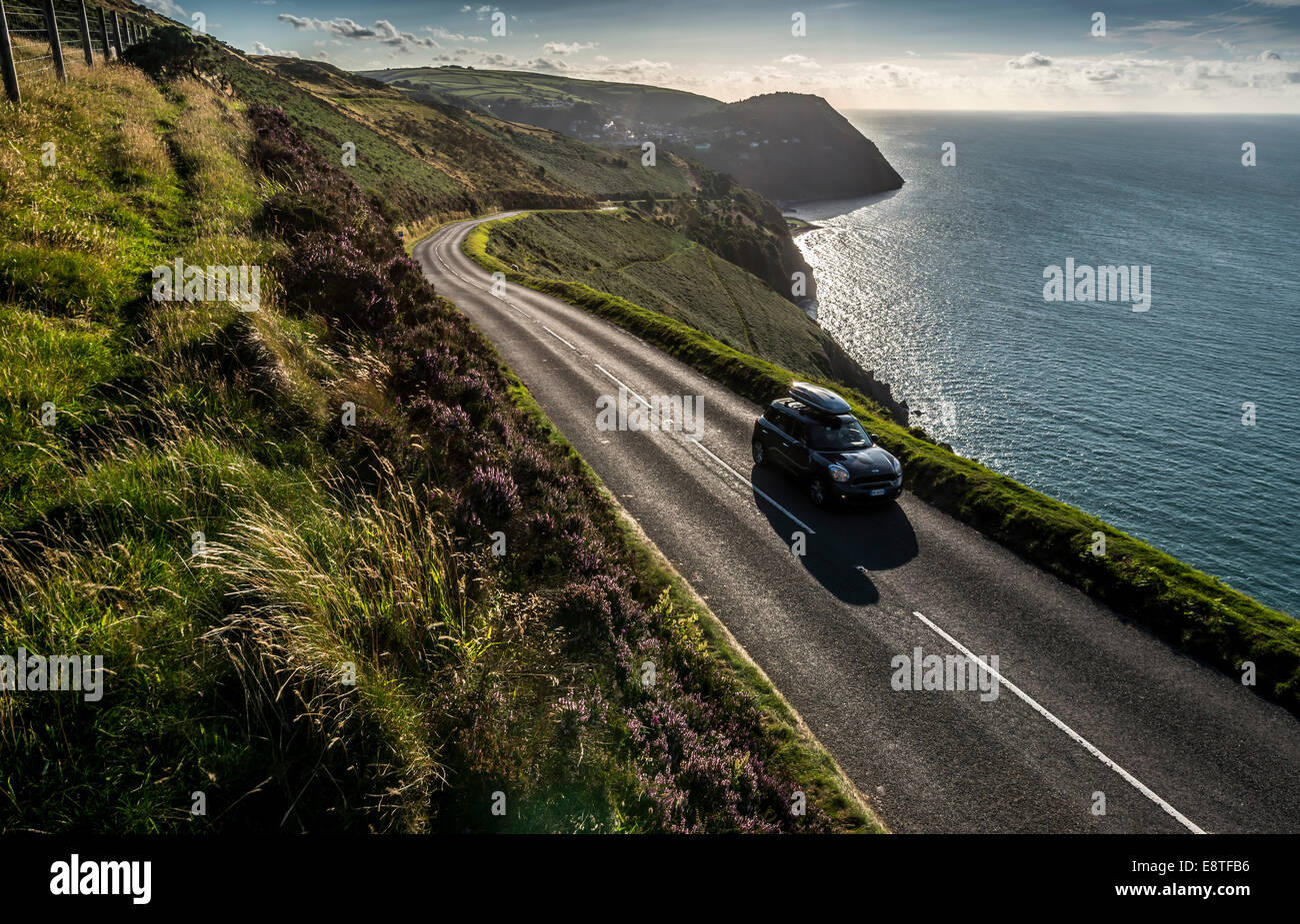 Conduite le long de la pittoresque route côtière A39 L'un des meilleurs lecteurs de la South West, UK Banque D'Images