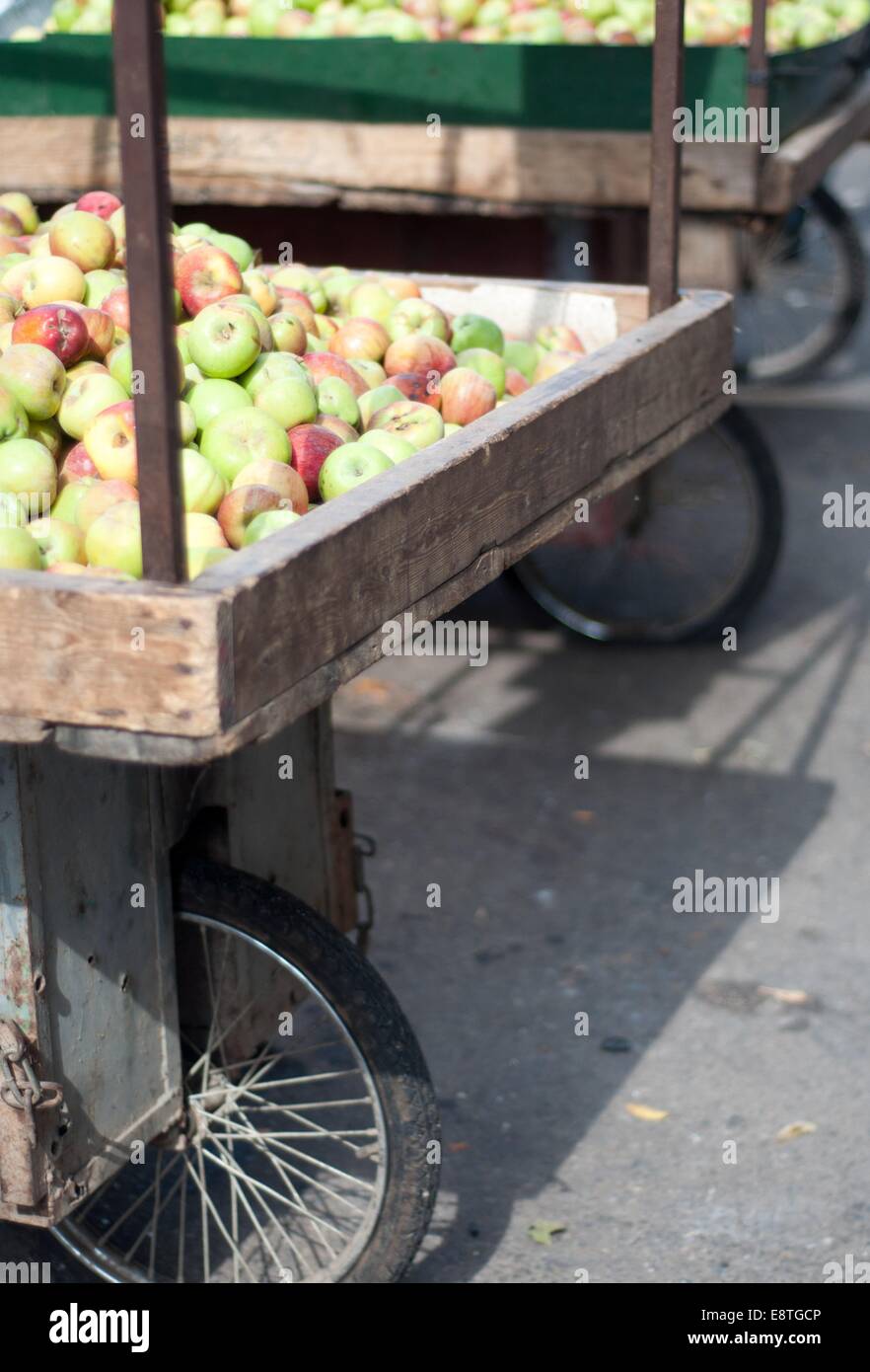 Les pommes au marché de Naplouse, Palestine Banque D'Images
