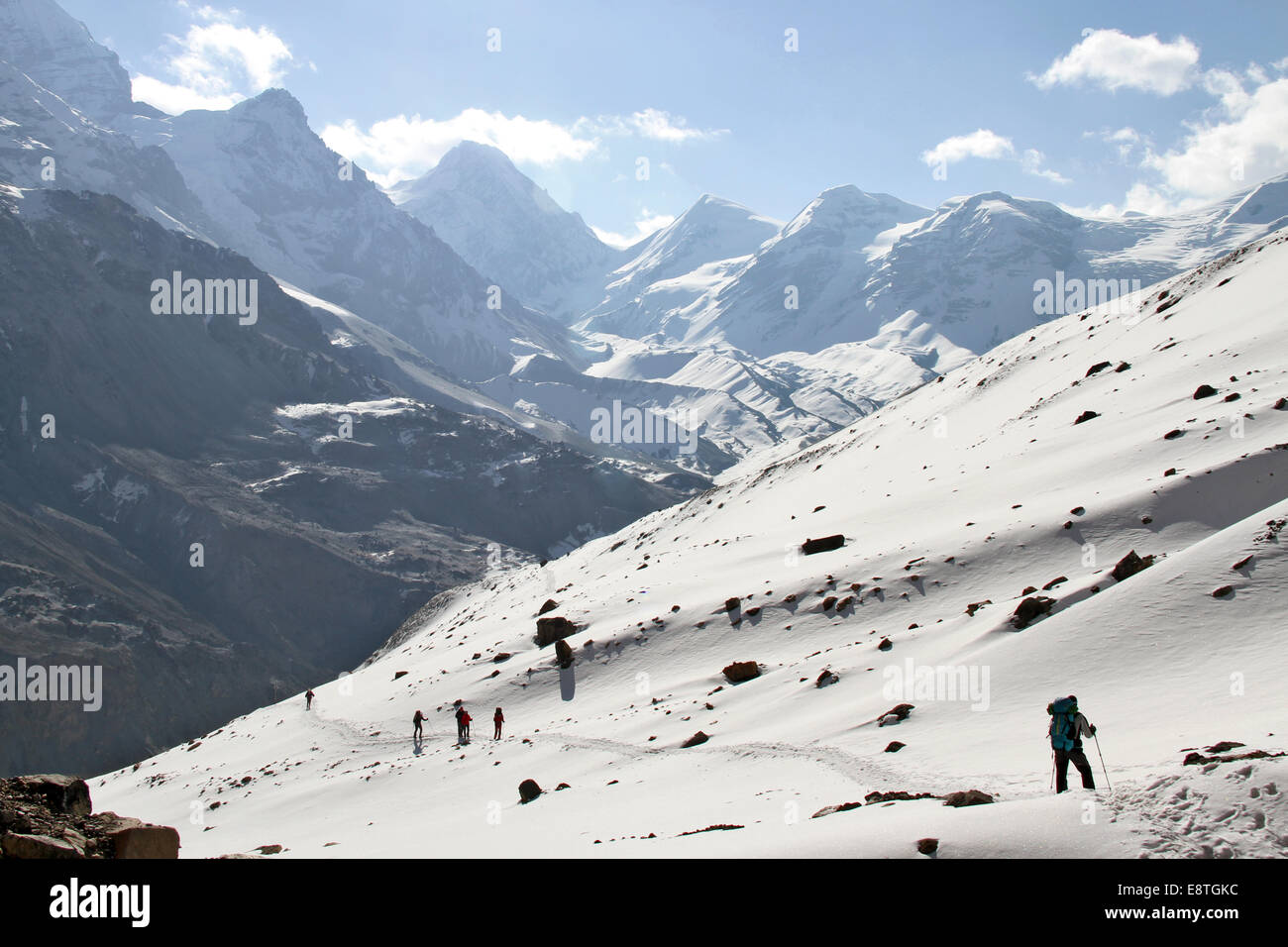 Les randonneurs sur le circuit de l'Annapurna Thorong La Pass approche, Népal Banque D'Images