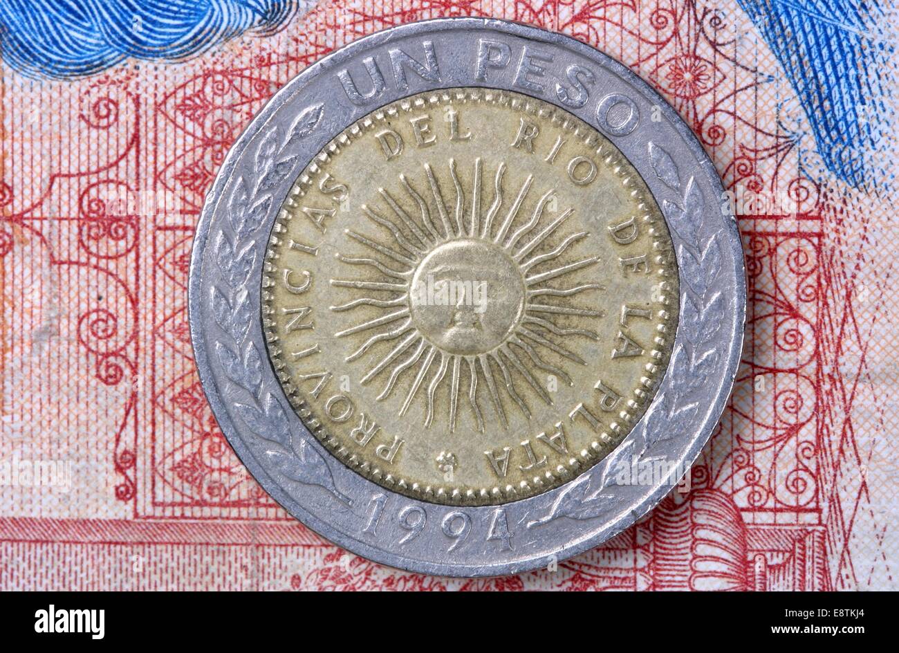 Revers de la pièce Argentine de 1 peso représentant l'emblème national le Soleil de mai Banque D'Images